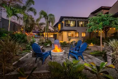 12 Guests 5 Bedrooms Private Pool Firepit Walk to Beach
