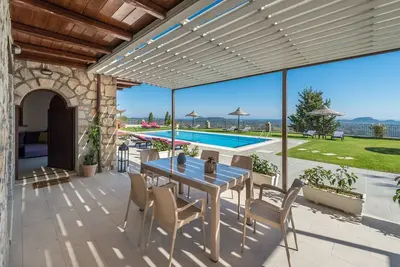 Image de Superior Zakynthos Two Bedroom Apartment | Beautiful Sea & Mountain Views