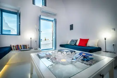 Image de Superb Santorini Suites | Fava Eco | Grand Suite with Outdoor Private Jacuzzi | Finikia