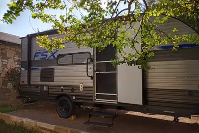 Image de Rv in Llola and experience the joy of camping the great outdoors!
