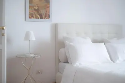 Image de Historic apartment near St. Peter's and the Vatican museums. Metro 2min walk