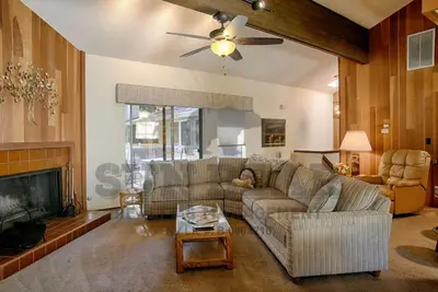 Image de Location 3 Bedroom Across from Hyatt! (1000la10)