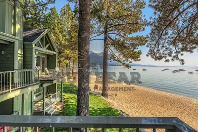 Image de Betty's Place - Beachfront w Lake Access (La99958)