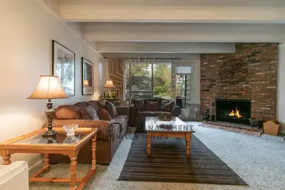 Image de Cozy Lakefront Complx - Beach Access (La99932)
