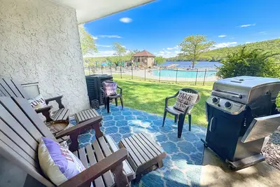 Image de \"Lakeview Retreat\" Lake & Pool Steps Away! 10min to Raceway, Golf, & Waterpark