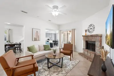 Image de Home in Chandler · 3bd/2ba - 6Guest - Great location!