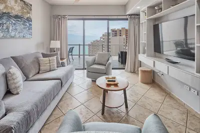 Image de Stunning, Newly Renovated, Oceanfront Condo- Sleeps 6.