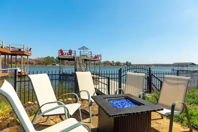 Image de Beautiful Lakefront Retreat