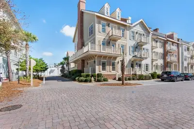 Image de Salty Sarafin Luxury Home In Prominence 30a Next To The Hub/Big Chill