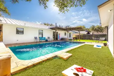 Image de Springhill Oasis with Pool, Hot Tub and Game Room!