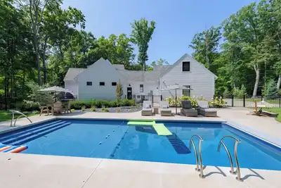 Image de North Shore Haven Large luxurious home - Heated pool and theatre