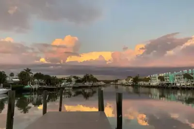 Image de Cozy coastal condo - Just over one block to the beach