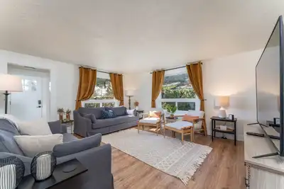 Image de 5 Bedroom Home Downtown, Close to shops!