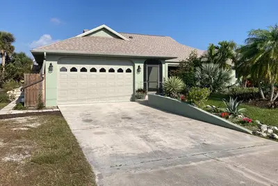 Image de Riverfront home with pool, private dock, W/D, & outdoor kitchen - dog-friendly