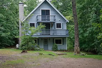 Image de Dog-friendly chalet near the beach with deck, washer/dryer, grill, lawn & Ac
