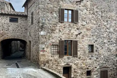 Image de 10th Century Beauty in Tuscany