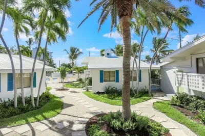 Image de Prime Location! Onsite Pool, Free Breakfast, Free Parking