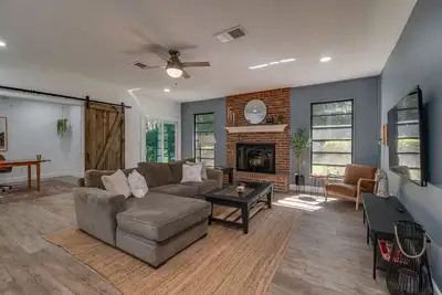 Image de The Ocala Tudor - Dog Friendly - 8 mins to Wec