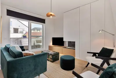 Image de Antwerp 2-Br: Prime Location