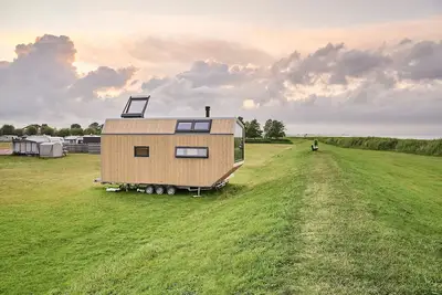 Image de Sustainable & climate-neutral accommodation in the Green Tiny House Pioneer with sea view