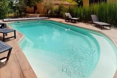 Image de Charmante maison avec parc arboré & piscine au sel.