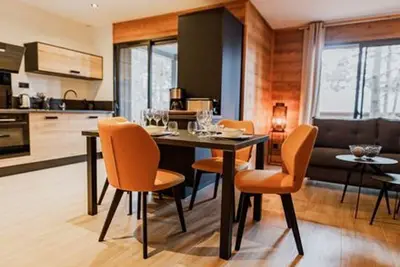 Image de Lodge avec bain à remous privatif, proche du golf et piscine réservée - Confort et activités garanties