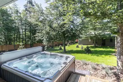 Image de Lodge luxe au golf avec bain à remous, piscine, salles de sport et bien-être, jeux pour tous âges