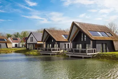 Image de Logement individuel pour 6 personnes avec terrasse surplombant le lac