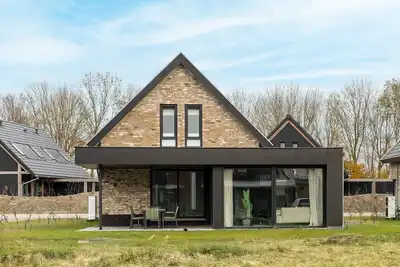 Image de Logement individuel pour 8 personnes avec piscine intérieure privée