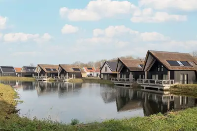 Image de Logement individuel pour 8 personnes avec terrasse surplombant le lac