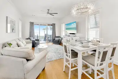 Image de One Charleston Place B, Beach Front, Pool, Pet Friendly Private Home