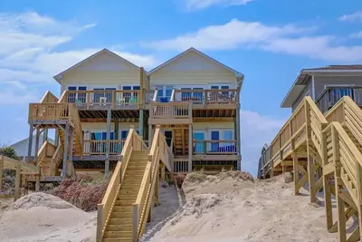 Image de Topsail Time - Oceanfront 4 Br home in Surf City! Dog Friendly!