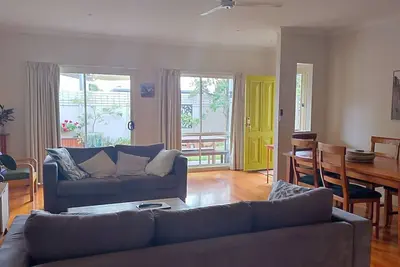 Image de Cowes Escape the ideal spot for your island getaway.