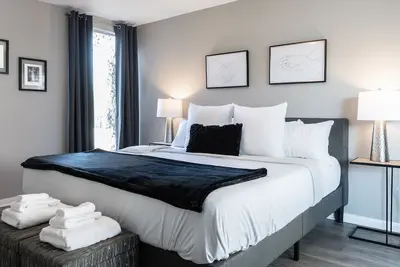 Image de Your Montrose Collective! Sleeps 18/9br/5. 5ba/5pa