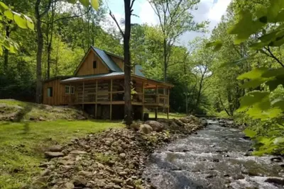 Image de Log Cabin on the River