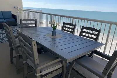 Image de Seaview 504 | Fully Renovated 2br w/ Oceanfront Primary bedroom | Summer Deals await