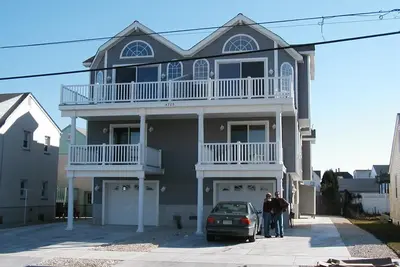 Image de Perfect for families! toddler friendly, centrally located, 10 min walk to beach.