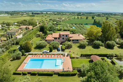 Image de Villa \"Tenuta Vallegaia\" avec vue sur mer, piscine privée et Wi-Fi.