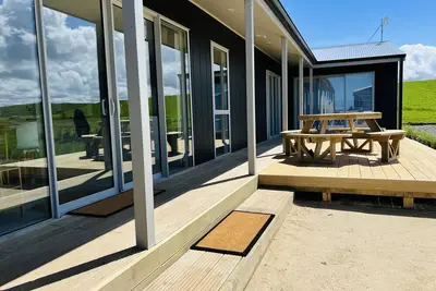 Image de The Hideaway - Waipipi Beach - Waverley - Couples Retreat with Hot Tub