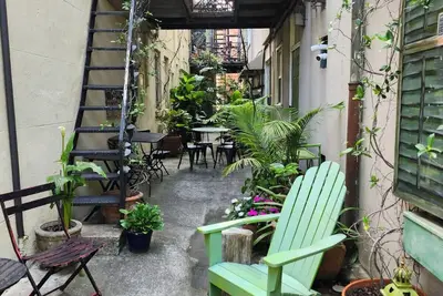 Image de Spacious luxury condo located centrally in Savannah's Historic District!