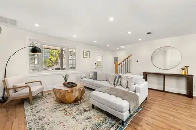 Image de Beautifully Modern Cottage in Historic Norcross