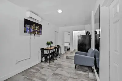 Image de Cozy Studio 2 Blocks from the Beach - Unit #3