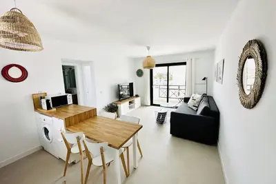 Image de Pool and Sea Views close to the Beach