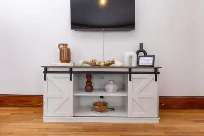 Image de Modern Boutique Farmhouse - Walk to Town - King Bed