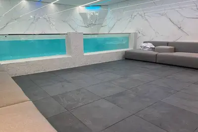 Image de 8 bedroom. , Heated private Pool/Jacuzzi (The Bunker) lleras park