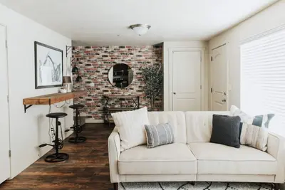 Image de Cozy Downtown Provo Suite near Front Runner, Lds City Center Temple, Conf Center