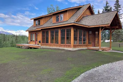 Image de Spectacular mountain and glacier views at Donaho House. Kids under 12 free.