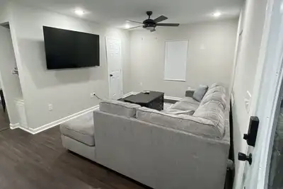 Image de JackPotz Bnb- Cozy Modern Bungalow, 5 min. to Two Kings and More!