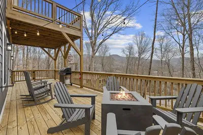 Image de 4th Of July Available|15 Mins to Avl|HotTub|Views|Fire Pit|Bbq
