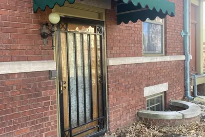 Image de 2 Br Apt in Historic Mansion, Off-St Parking, Level 2 Ev Chrgr, 1 mi to T-Mobile